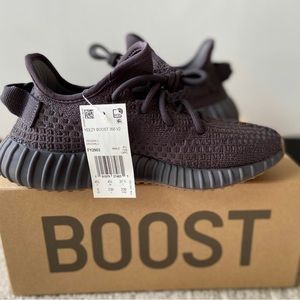 YEEZY BOOST 350 v2